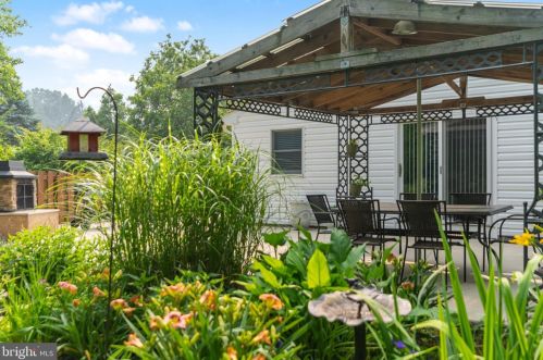 1421 Chestnut Hill Rd, Pottstown PA 19465-7156 exterior