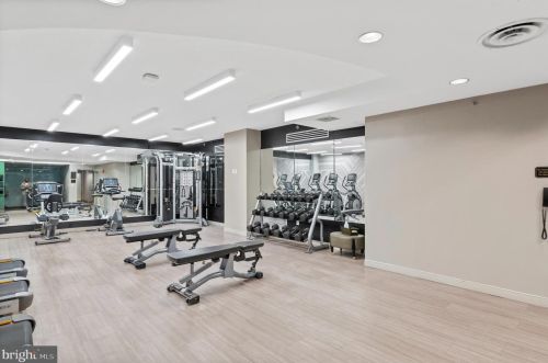 421 Chestnut St, Philadelphia PA 19106-2425 exterior