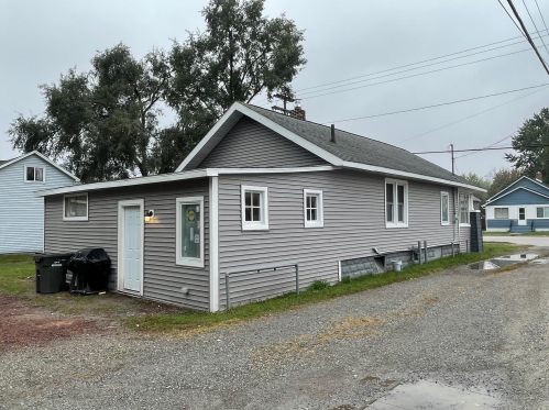 2022 Henry St, Meskegon MI  49441-3048 exterior