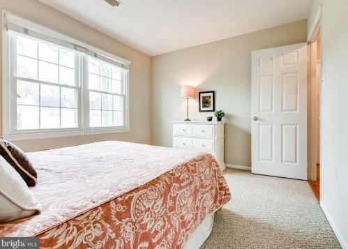 2122 Rampart Dr, Alexandria VA exterior