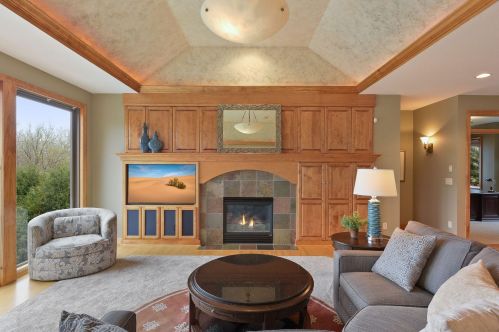 1676 Isabella Pkwy, Chaska MN 55318-3214 exterior