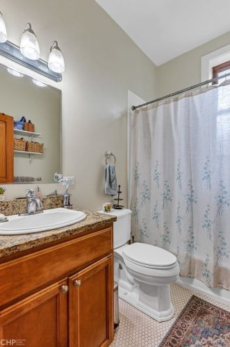 2309 Oakley Ave, Chicago IL 60645-5417 exterior