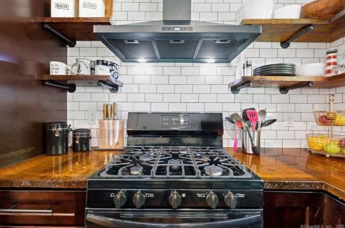 123 Chittenden Rd, Deep River CT 06419-2437 exterior