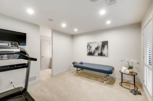 5642 Bent Tree Dr, Dallas TX 75248-2010 exterior