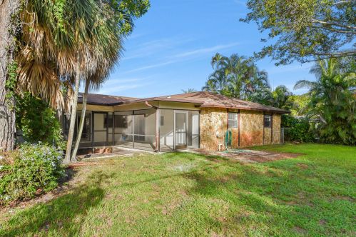 3910 4th Ct, Boca Raton FL  33431-5727 exterior