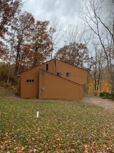 11520 Grand River Dr, Lowell, MI 49331-8528