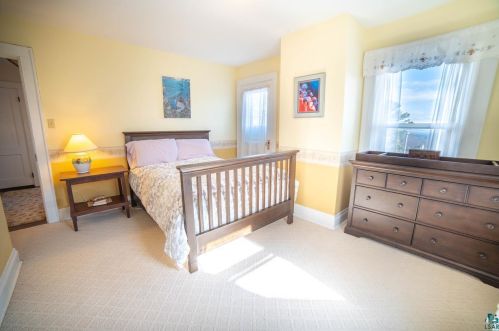 3026 Superior St, Duluth MN 55812-2356 exterior