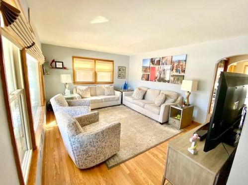 2551 89, Milwaukee WI 53226-1805 exterior