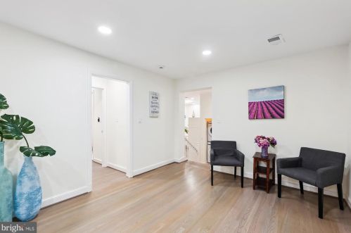 5117 Mount Vernon Memorial Hwy, Alexandria VA  22309-3319 exterior