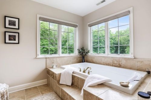 279 North St, Ridgefield CT  06877-2512 exterior