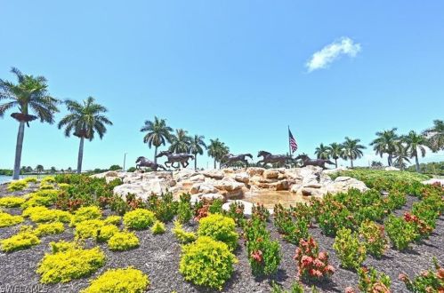 6044 Dogleg Dr, Naples FL 34113-1688 exterior