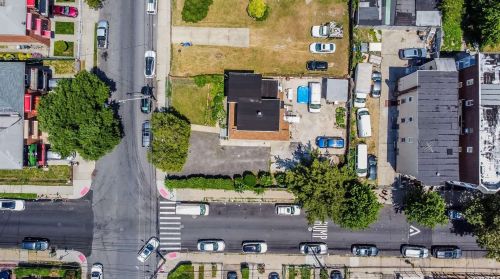 4028 Barnes Ave, Bronx NY 10466-4310 exterior