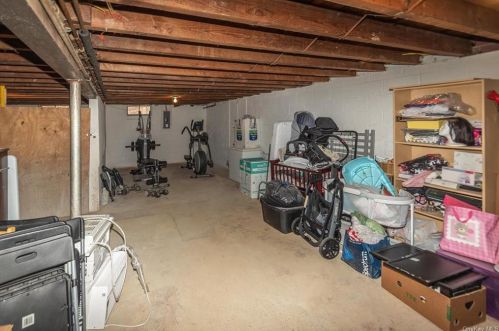 19 Briarwood Dr, Poughkeepsie NY 12601-5529 exterior