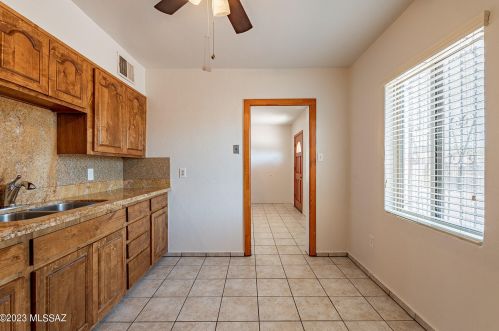 2419 23 St, Tucson AZ 85711-4916 exterior