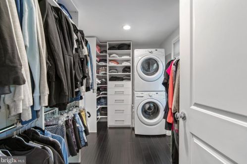 9301 Bentridge Ave, Rockville MD 20854-2860 exterior