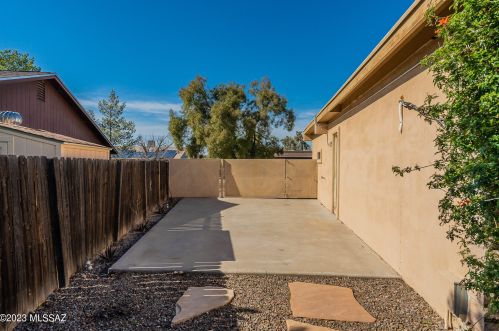 4801 Red Wolf Dr, Tucson AZ  85742-8825 exterior