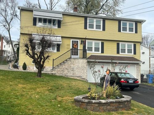 14 Cadwell Ct, New Britain, CT 06051-3901