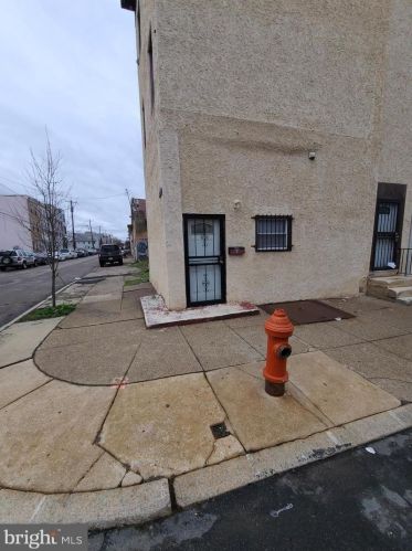 2101 Marshall St, Philadelphia PA 19122-1406 exterior