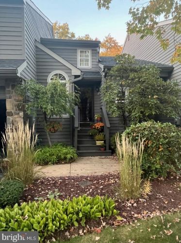 15 Andover Cir, Princeton, NJ 08540-1749