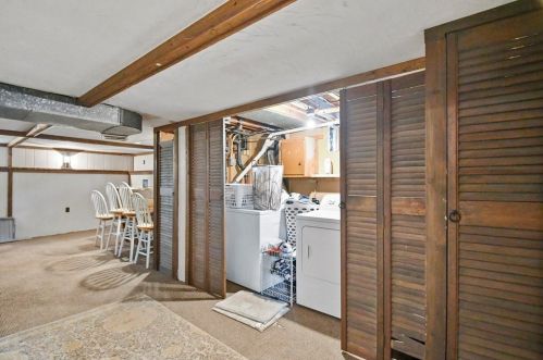 35 Ivernia Rd, Worcester MA 01606-1423 exterior