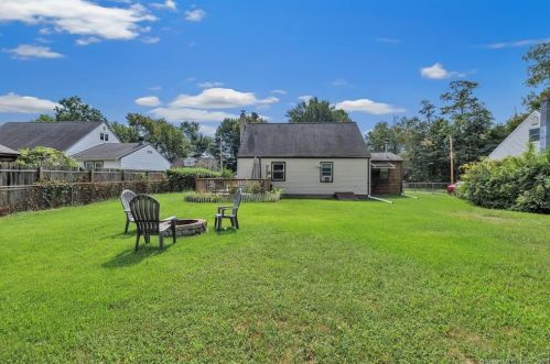 37 Cindy Cir, Milford CT 06460-6644 exterior