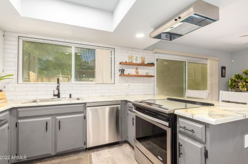 8022 32nd Ave, Phoenix AZ  85051-6214 exterior