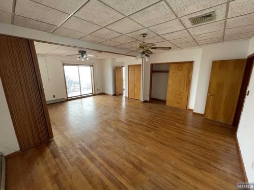 114 Pne St, Cliffside Park NJ 07010-1018 exterior