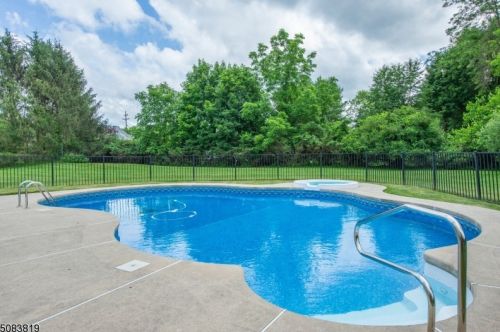 3 Tudor Pl, Dover, NJ 07869-2018