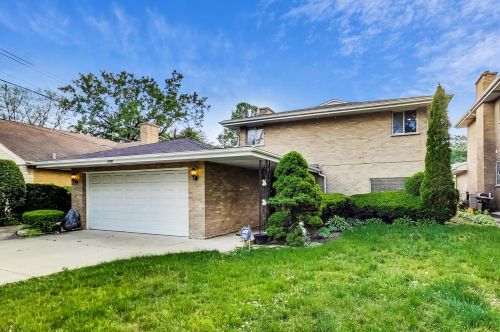 6752 Kedvale Ave, Chicago, IL 60629-5709