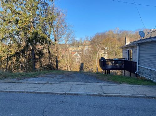 117 Grasmere St, Pittsburgh PA  15205-4218 exterior