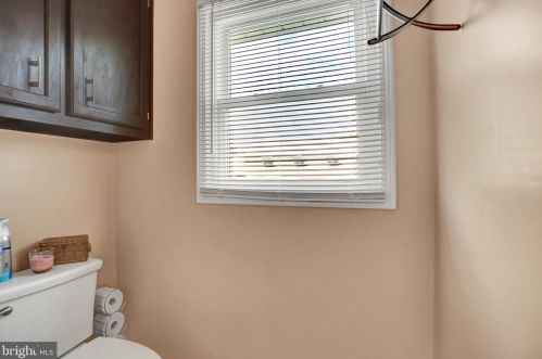 484 Columbus Ave, Littlestown PA 17340-1516 exterior