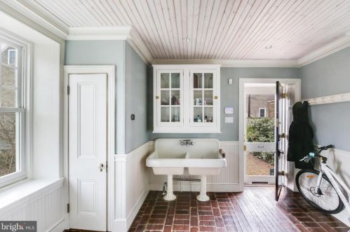 5800 Greene St, Philadelphia PA  19144-2704 exterior