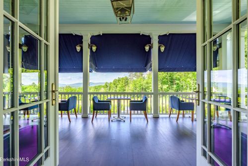 2 Kemble St, Lenox MA 01240-2816 exterior