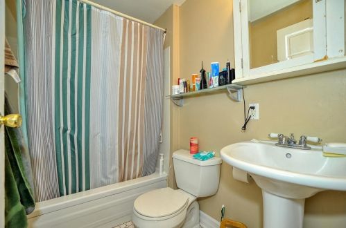 217 End Ave, Pittsburgh PA 15221-2727 exterior