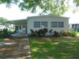 412 6th St, Okeechobee, FL 34972-2686