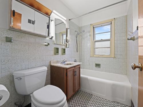 4921 24th Pl, Milwaukee WI 53209-5613 exterior