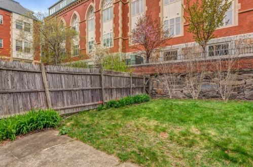 210 8th St, Boston MA 02127-2805 exterior