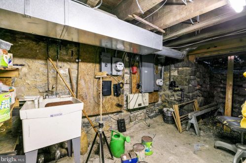 735 Bainbridge St, Philadelphia PA 19147-2008 exterior