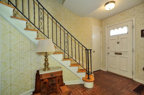 174 Jamestown Dr, Pittsburgh, PA 15216-1021