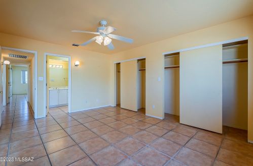 5860 Swan Rd, Tucson AZ 85718-5433 exterior