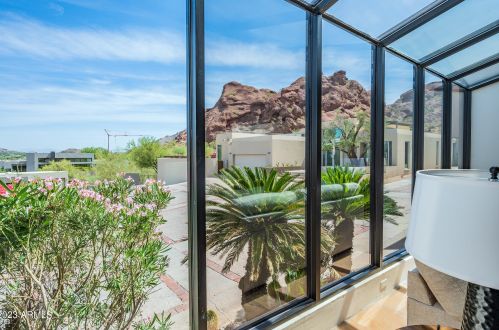 5761 Echo Canyon Cir, Phoenix AZ  85018-1270 exterior