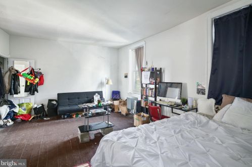 920 4 St, Philadelphia PA 19147-4104 exterior