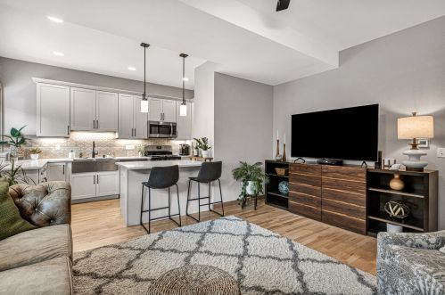 1411 Potter Ave, Milwaukee WI 53207-2115 exterior