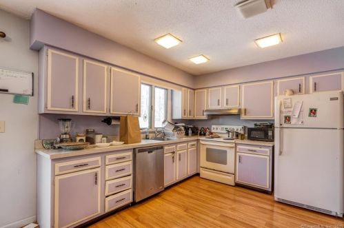 135 Brg St, Deep River CT 06417-1754 exterior