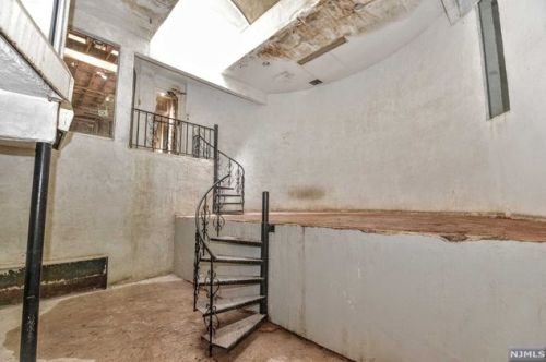 25 Sparrowbush Rd, Upper Saddle River NJ 07458-1420 exterior