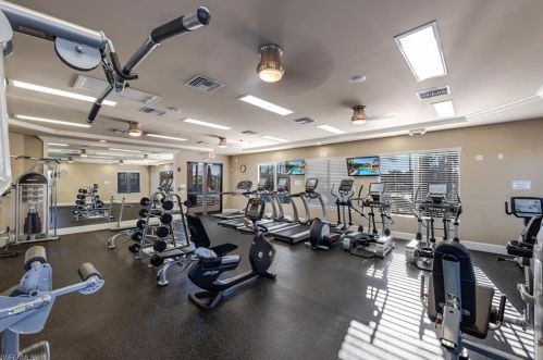 6541 Monterey Pt, Naples FL 34105-5072 exterior