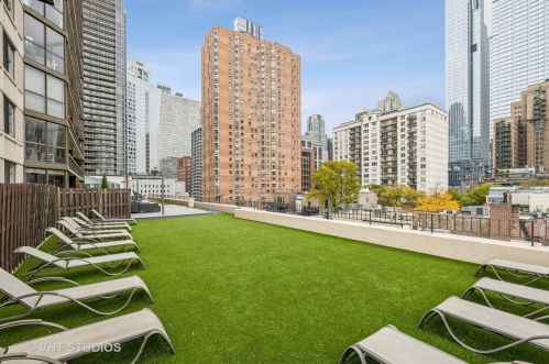 33 Delaware Pl, Chicago IL  60610-8115 exterior