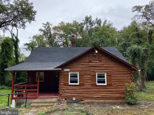 5825 Biscayne Dr, Alexandria VA  22303-1925 exterior