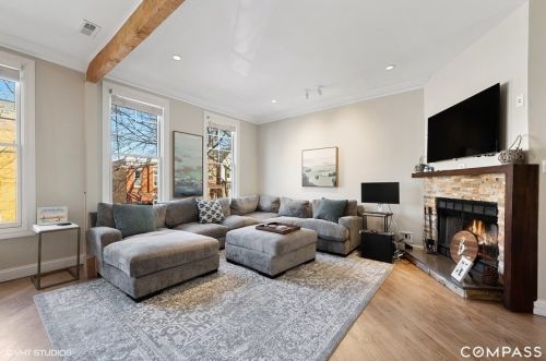 2249 Melrose St, Chicago, IL 60618-6315