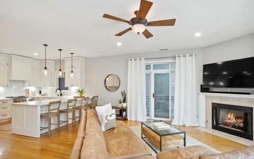 1939 Damen Ave, Chicago, IL 60647-4503